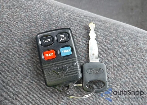 1994 Ford Mustang z USA, uszkodzony, nr VIN 1FALP4443RF186095